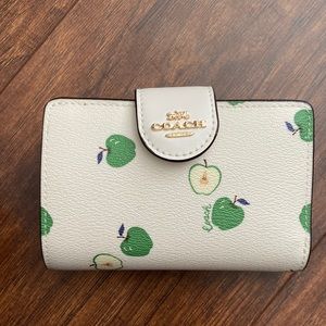 Coach medium bifold zipped wallet